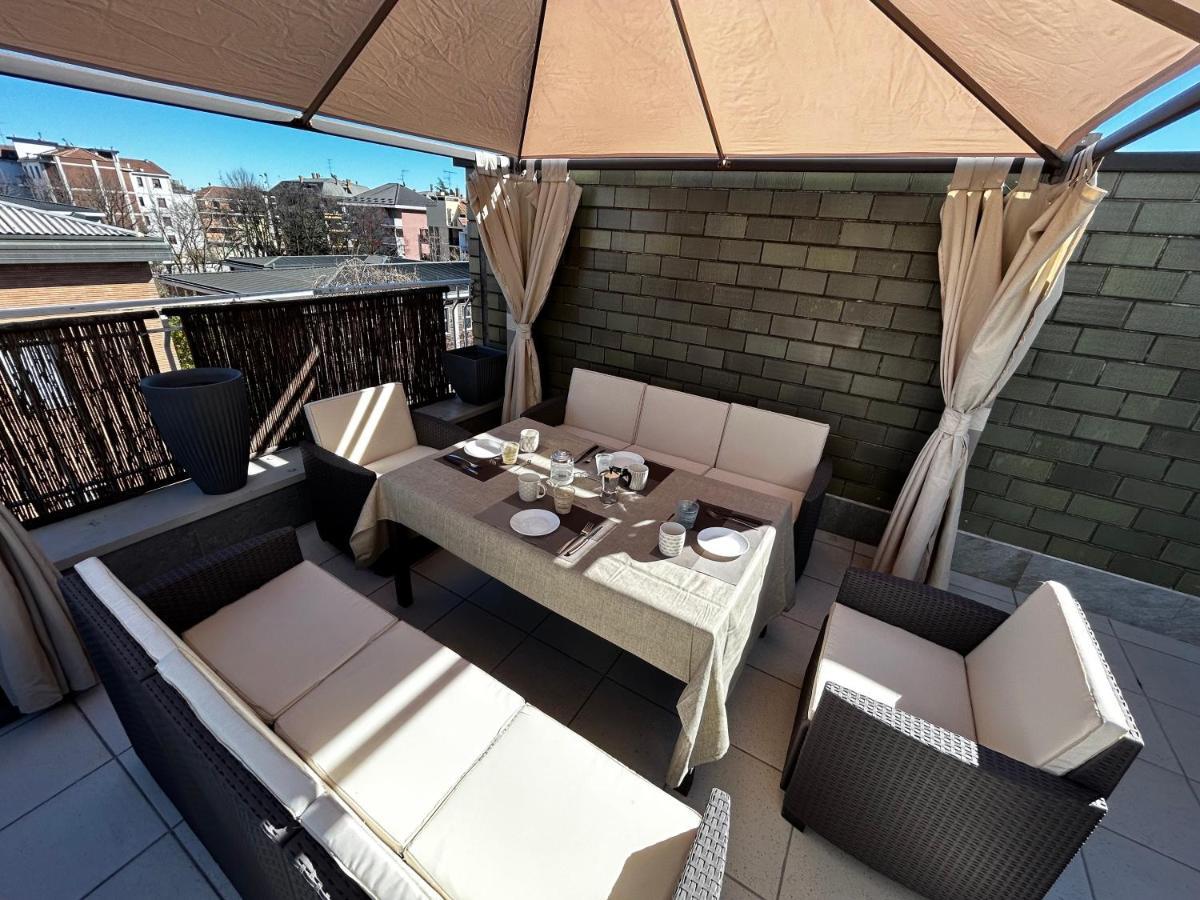 R39 Attic With Terrace And Private Parking Appartement Milaan Buitenkant foto