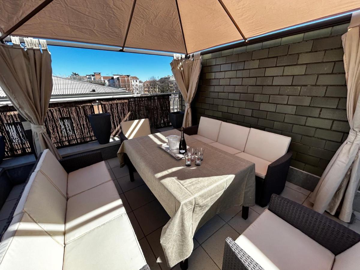 R39 Attic With Terrace And Private Parking Appartement Milaan Buitenkant foto